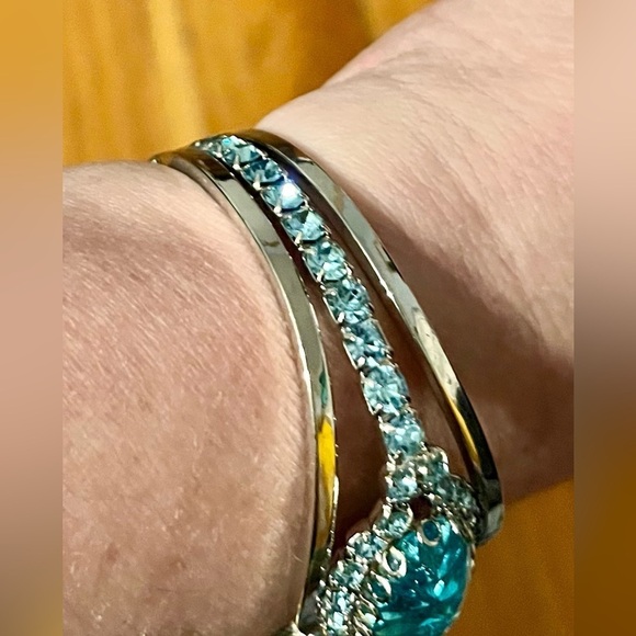 Judy Lee VTG Signed Blue Glass Rhinestone Hinged Silver Clamper Bangle Bracelet - Picture 8 of 17